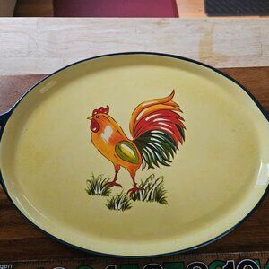 TEMTATIONS PRESENTABLE OVENWARE ROOSTER TRAY WITH HANDLES